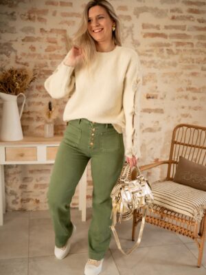 Pull avec noeuds sur les manches