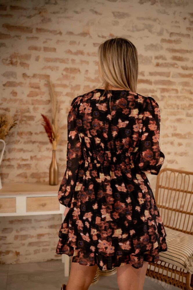 robe noir, imprimé fleur, resserré sous la poitrine